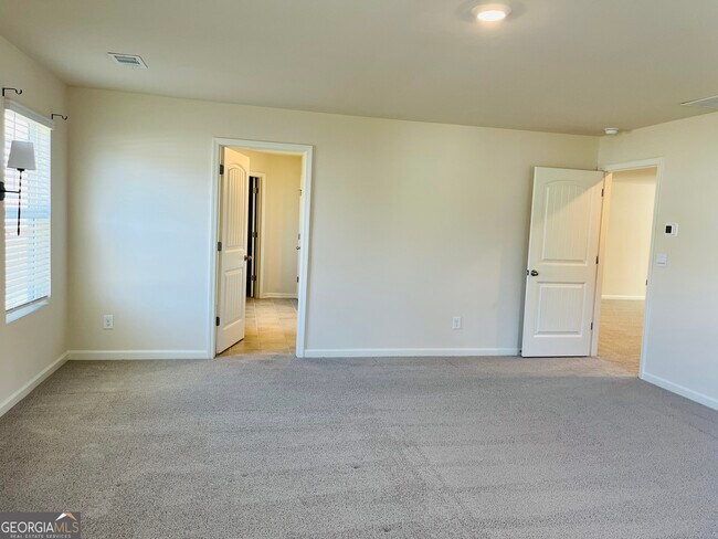 Building Photo - 910 Sly Fox Run