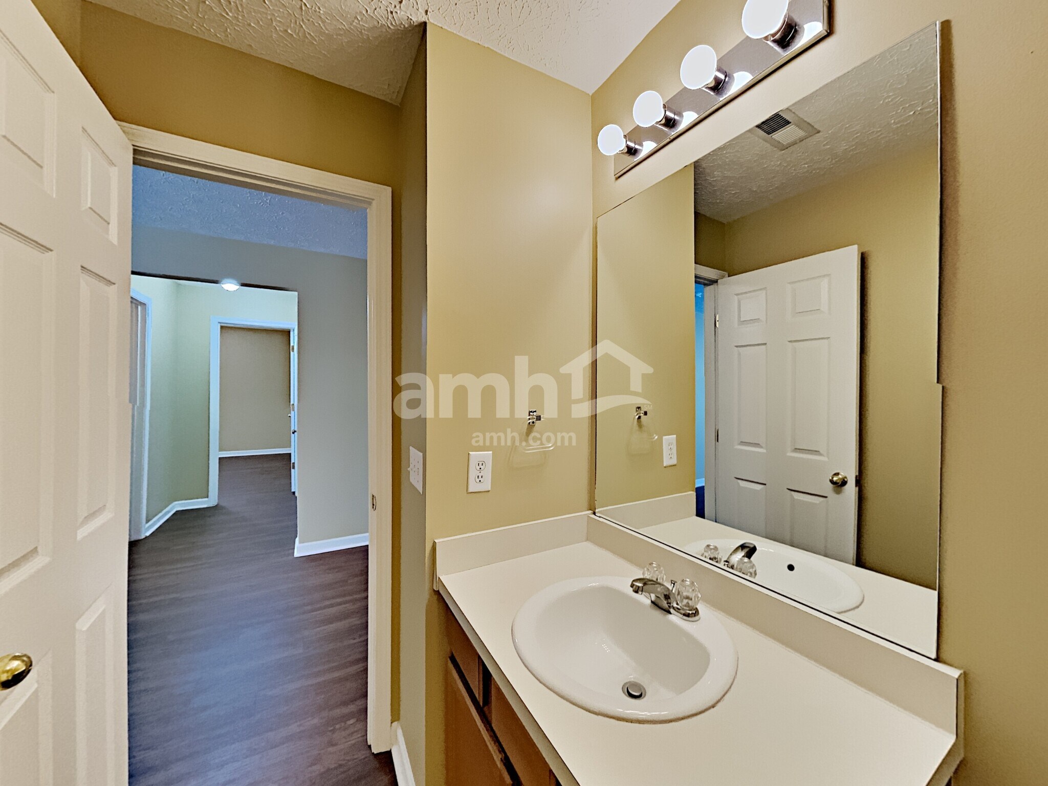 Building Photo - 3173 Hidden Creek Dr