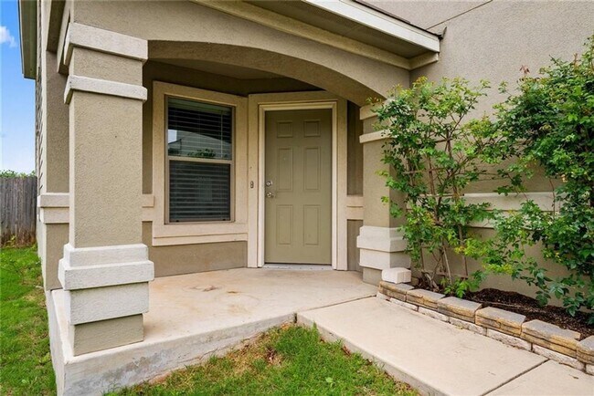Building Photo - Beautifully remodeled gourmet kitchen with...