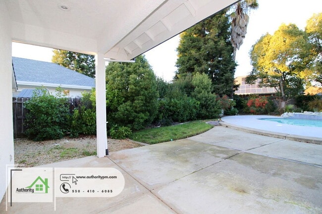 Building Photo - 2724 Western Oak Dr