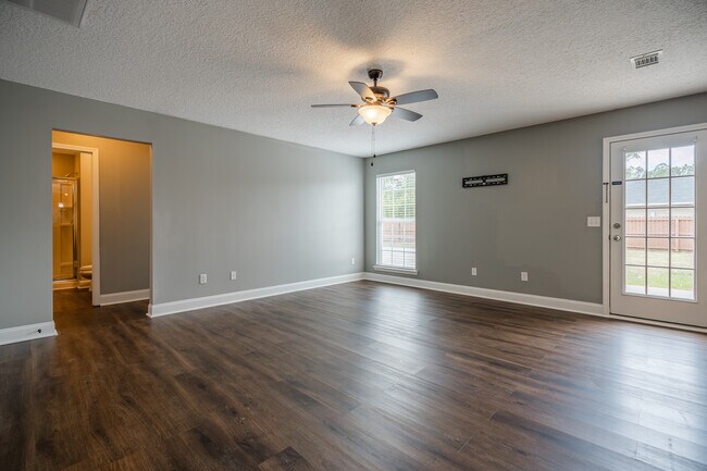 Building Photo - 717 Highgrove Ct