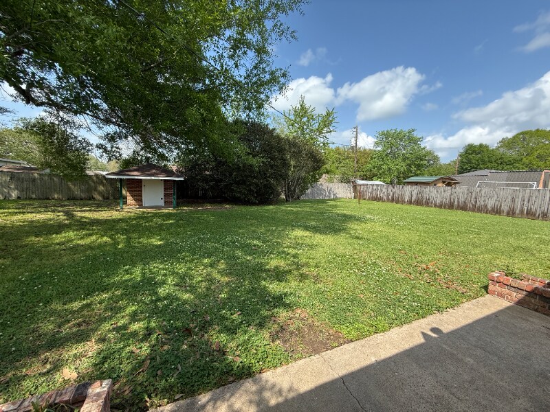 Building Photo - 215 Clause Ln