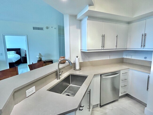 Building Photo - 888 Douglas Rd