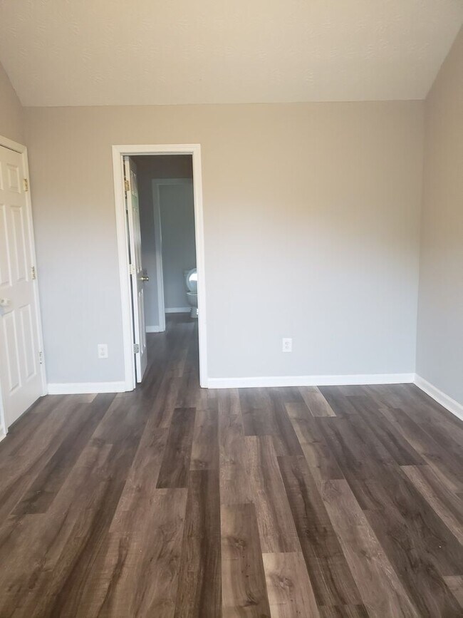 Building Photo - 4 Bedroom 3 Bath Home in Locust Grove