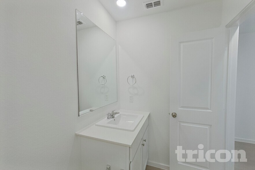 Building Photo - 831 Ginkgo Wy