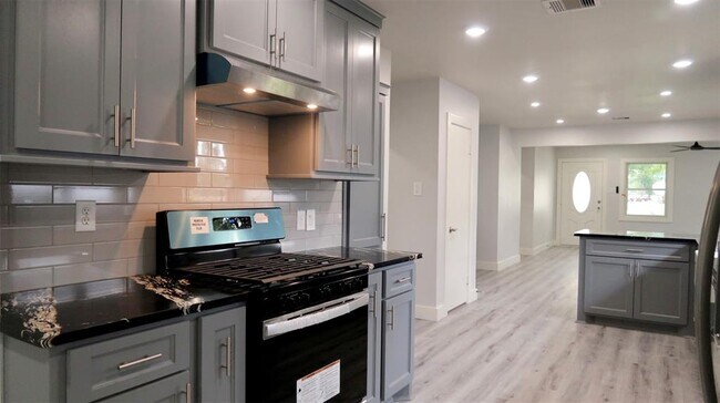 Building Photo - 4139 De Leon St