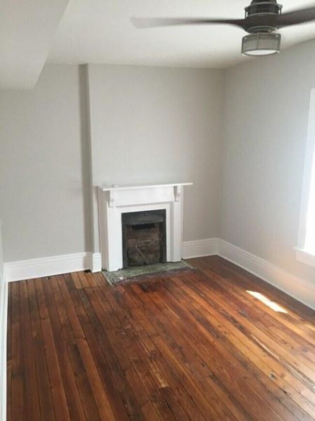 Building Photo - 1131