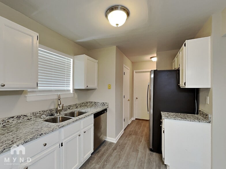 Building Photo - 5561 Northcut Dr