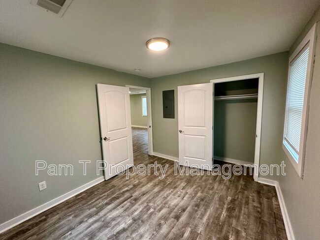 Building Photo - 1016 W 42nd St