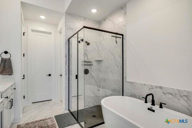 Building Photo - 5725 Huron Dr