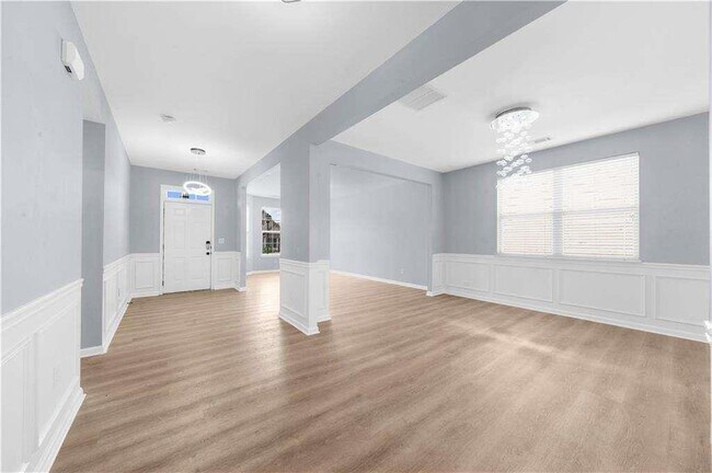 Building Photo - 5435 Mirror Lake Dr