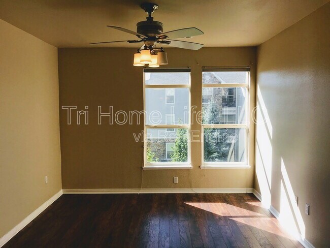 Building Photo - 10184 Park Meadows Dr