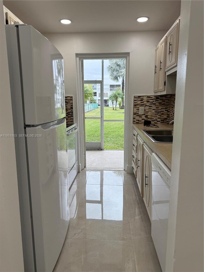 Building Photo - 6650 Royal Palm Blvd