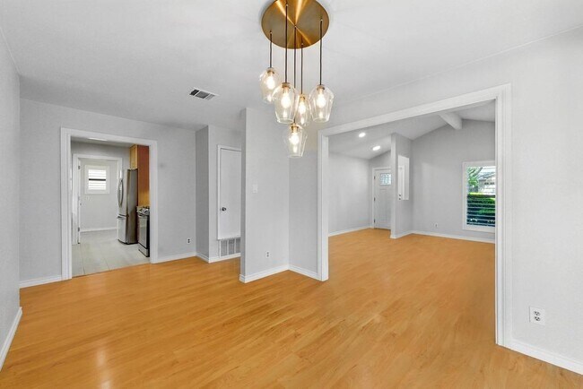 Building Photo - 6903 Moonmont Dr