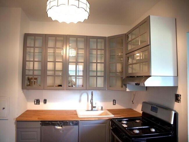 kitchen - 3934 Avery St