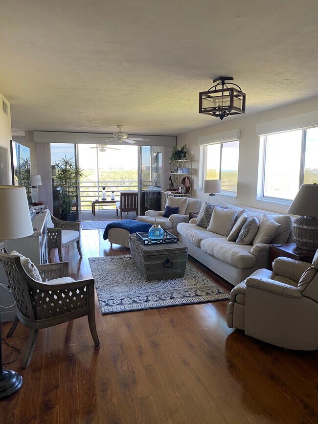 Living room w/ views of the Gulf of Mexico - 15171 Cedarwood Ln