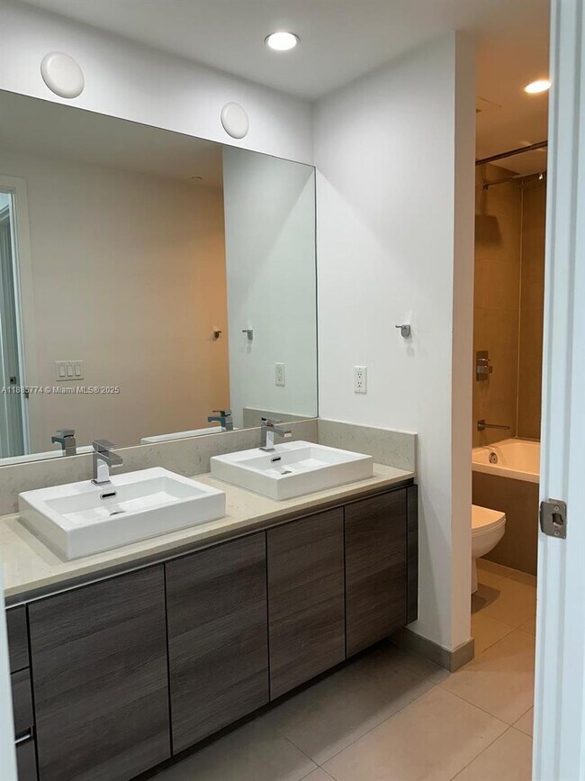 Building Photo - 1080 Brickell Ave