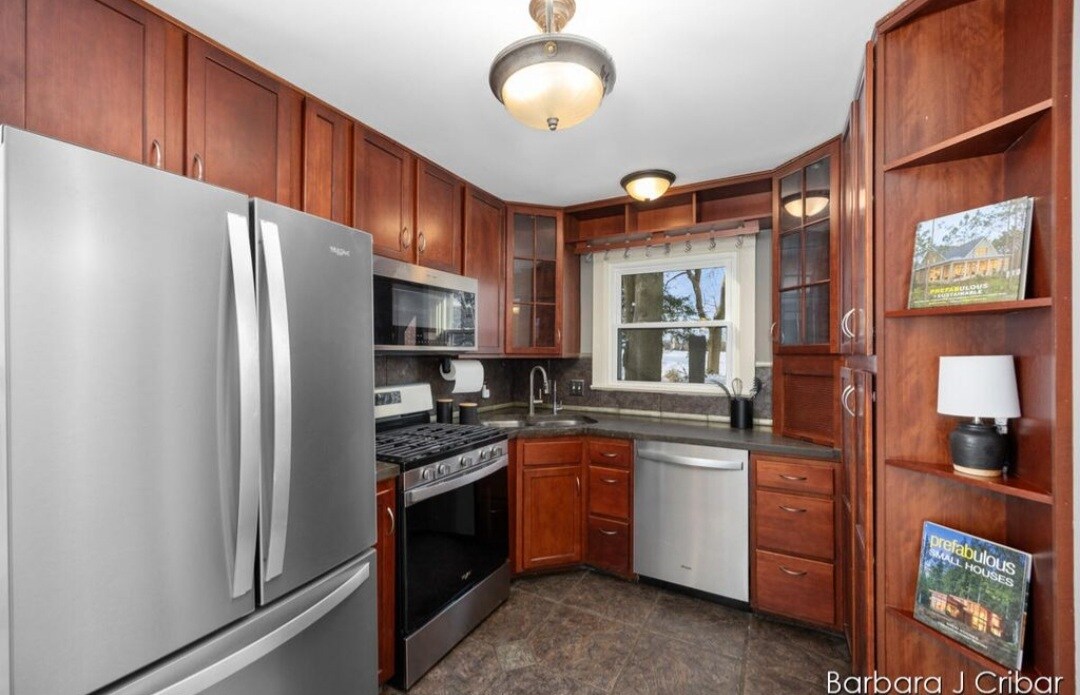 Building Photo - 133 Casey Ct SE