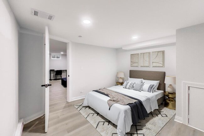 Building Photo - 408 S Maple St