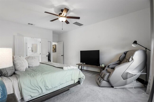 Building Photo - 2233 Santa Isabella Dr