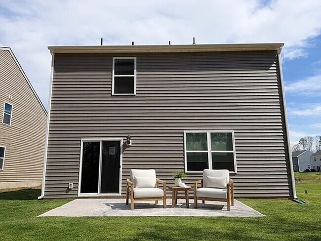 Building Photo - 1302 Falls of Hickory