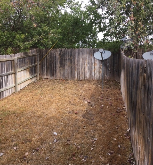 Building Photo - 2 BEDROOMS TOWNHOUSE STYLE WITH NEW STAINL...