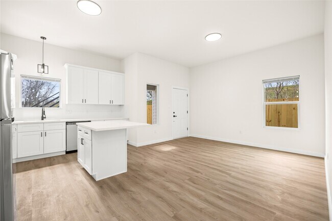 Building Photo - 9709 Pelsey St