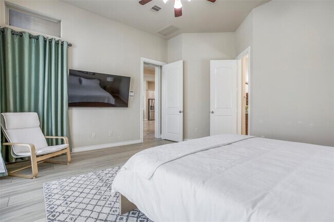 Building Photo - 29114 Davenport Dr
