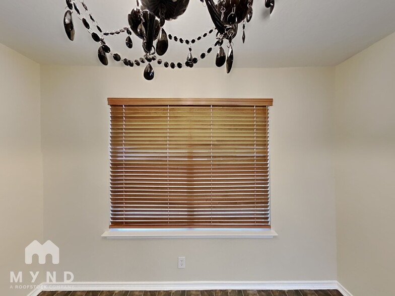 Building Photo - 8930 Wolff Vista