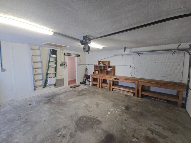 Building Photo - Charming 2 Bed 2 Bath in Holiday, Fl