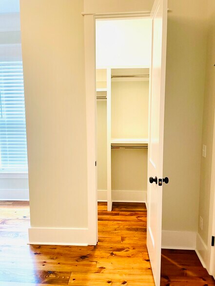 Building Photo - 549 E Gwinnett St