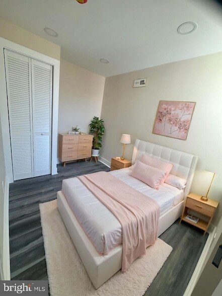 Building Photo - 459 High St