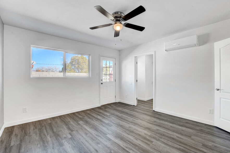 master bedroom w door to patio - 1774 Willow Trl
