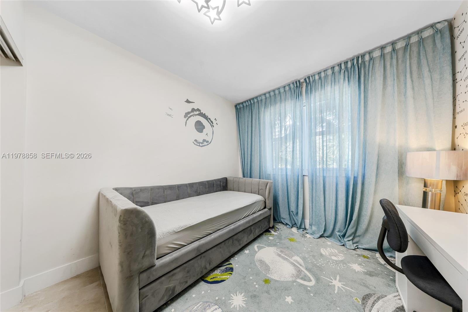 Building Photo - 20000 E Country Club Dr