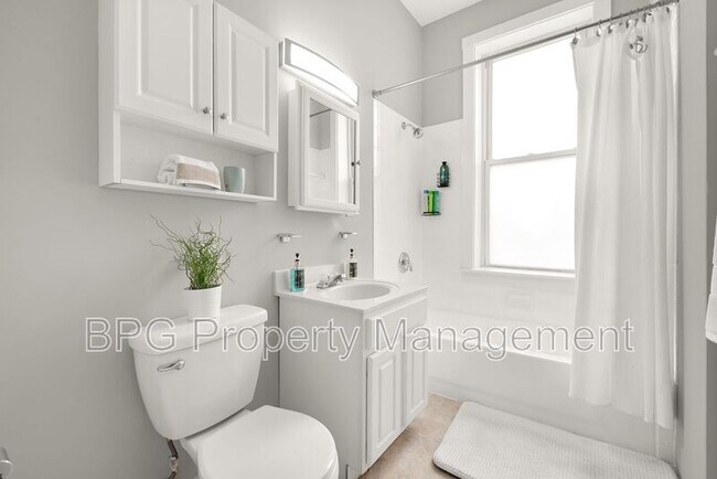 Building Photo - 1819 1st St NW