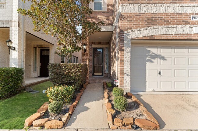 Building Photo - 10106 Holly Chase Dr