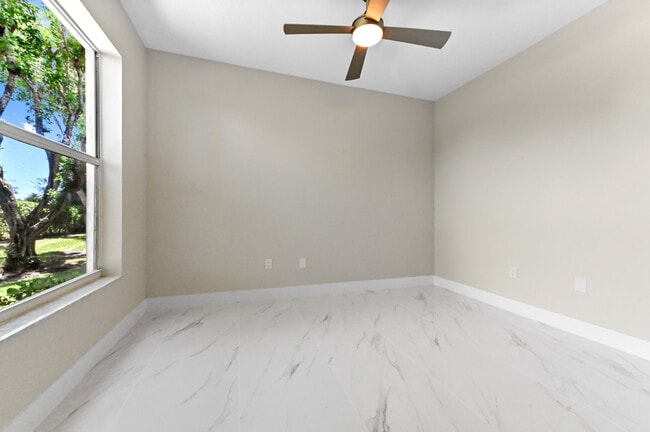 Building Photo - 12510 Crystal Pointe Dr