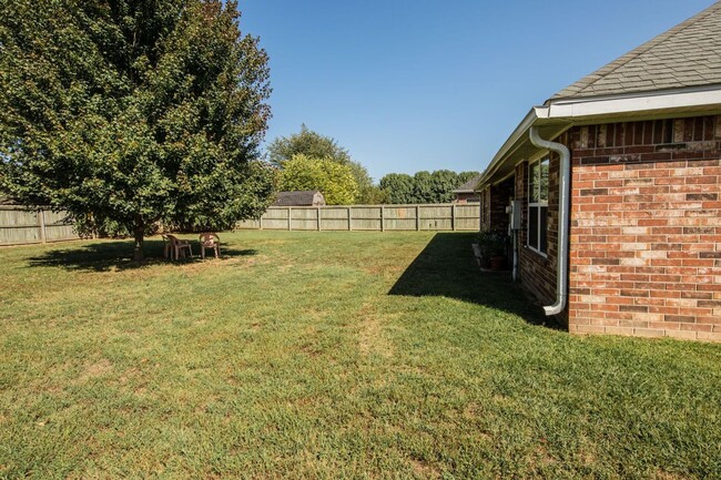 Building Photo - Beautiful Home in Quiet Subdivision