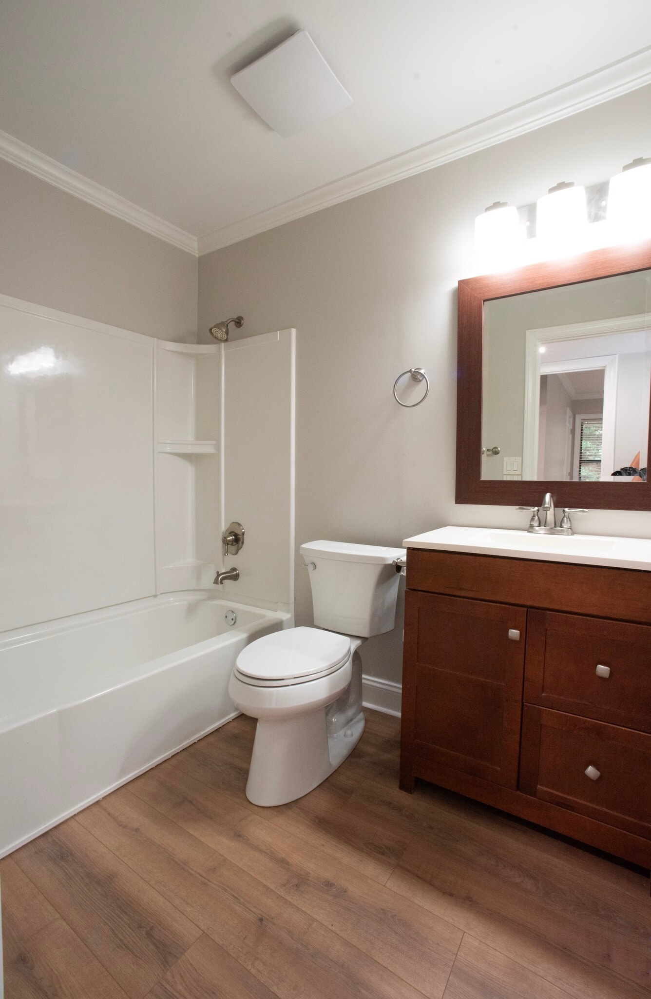 Hall Bath - 1101 Old Hammond Chase