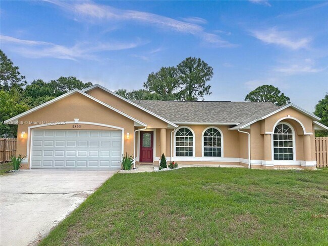 Primary Photo - 2853 SW East Louise Cir