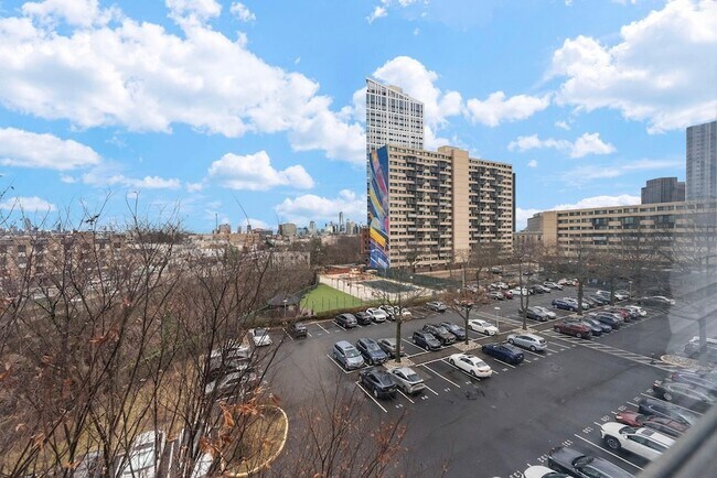 Building Photo - 201 St Pauls Ave