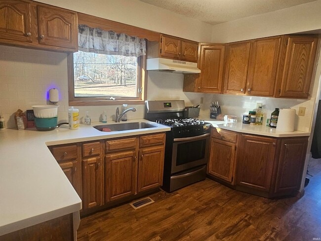 Building Photo - 4035 N Hinkle Rd