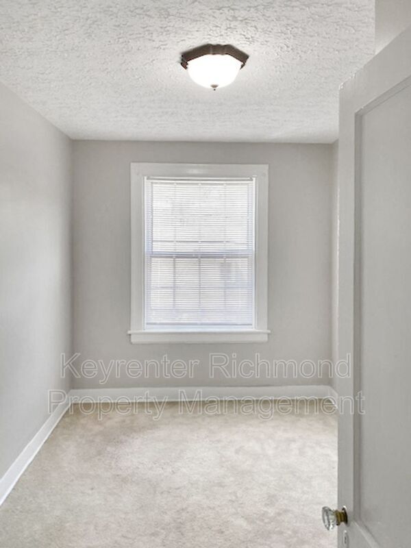 Building Photo - 210 N Stafford Ave