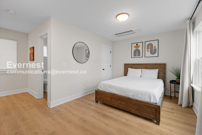 Building Photo - 110 Duke St