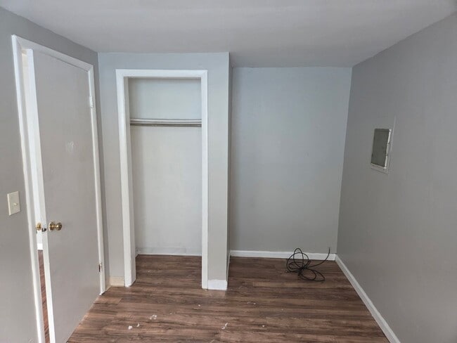 Building Photo - 801 E Division St