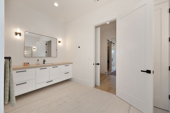 Building Photo - Waterfront 4 bed 4 bath 3,887 sq. ft.