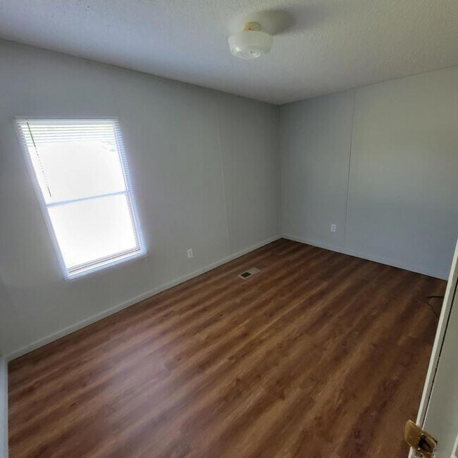 Building Photo - 1450 Broad St