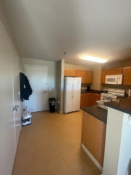 Entry & Kitchen - 80 E Milton Ave
