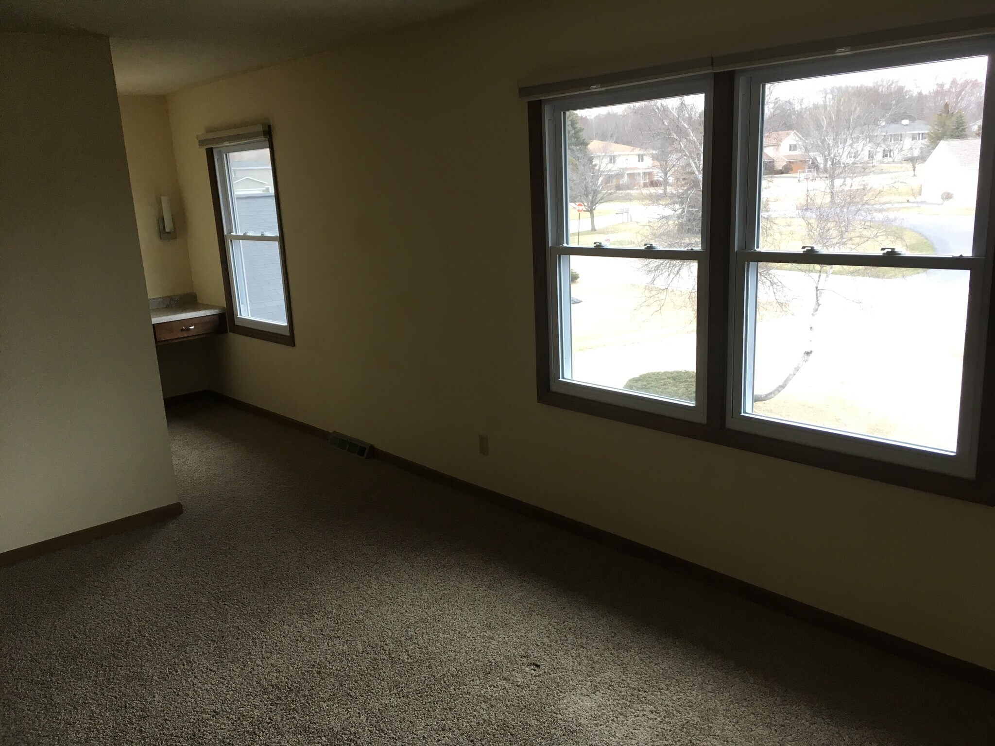 Building Photo - 16555 Dane Ct E