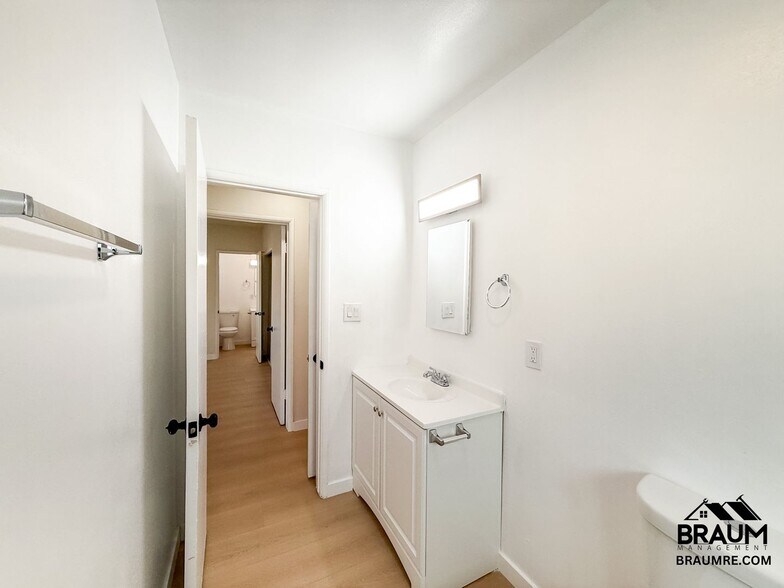 Building Photo - 13129 Oxnard St